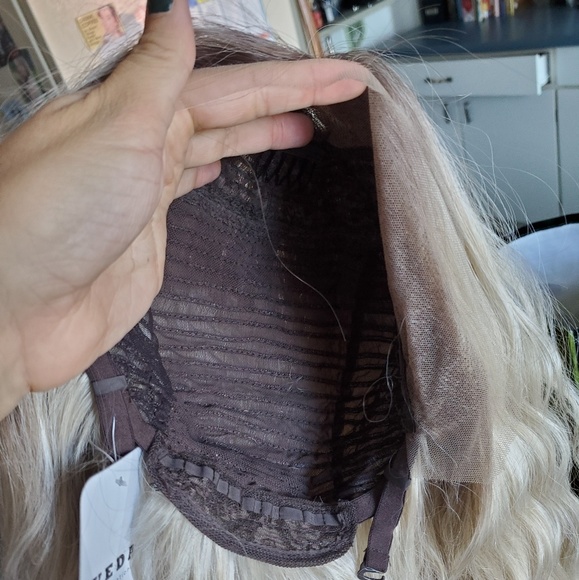 ****SOLD****Beautiful Ash blonde lace-front wig - Picture 7 of 8